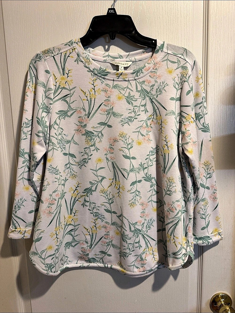 Crown & Ivy Floral Long Sleeve Top in Pink Size Medium